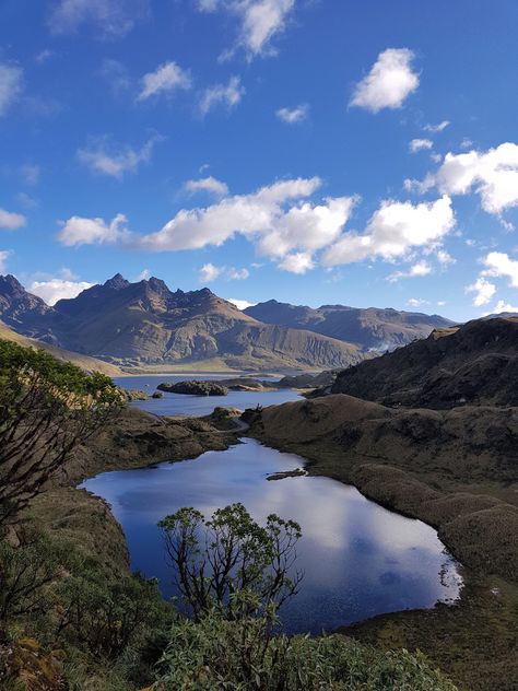 Last summer I visited Sangay National Park in Ecuador a WHS that is rarely visited by tourists. It is one of the most beautiful places I've ever been to. The lagoon in this picture is called 'Laguna de atillo'. Ecuador Landscape, Galapagos Islands, Top Travel Destinations, Camping And Hiking, Travel Agent, Places Around The World, Most Beautiful Places, Historical Sites, Where To Go