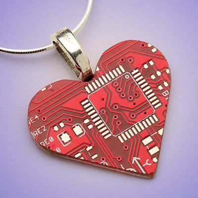 circuit board jewelry Tech Jewelry, Think Geek, Heart Shaped Jewelry, Chic Gifts, Upcycled Jewelry, Geek Culture, Geek Chic, Circuit Board, Jewelry Maker