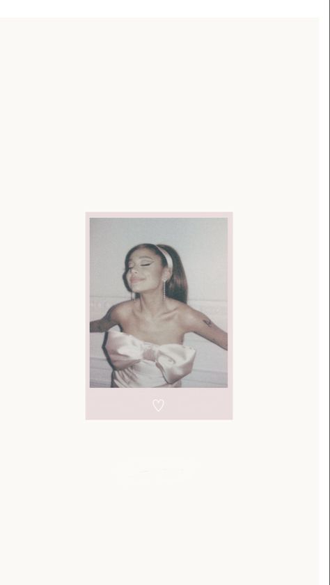 Ariana Wallpaper Iphone, Ariana Wallpaper, Ariana Grande Lockscreen, Icona Ios, Ariana Grande Background, Wallpaper Notebook, Ariana Grande Cute, Ariana Grande Wallpaper, Iphone Homescreen