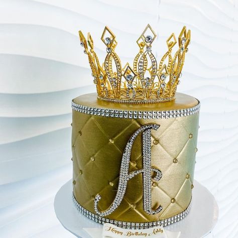 Sydney's Sweets on Instagram: "Happy Birthday @missashcash ! . . #birthdaygirl #birthdaycake #queen #cake #instacake #queening #customcake #gold #goldcake #bakery" Happy Birthday Queen Cake, Specialty Desserts, Queens Birthday Cake, Queen Cake, Happy Birthday Queen, Queen Cakes, Queen Birthday, Birthday Queen, Sweet Cake