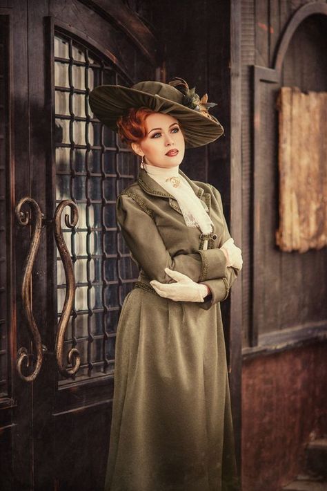 Victorian Day Dress Victorian Commoner Clothing, Commoner Clothing, Steampunk Costume Women, Steampunk Womens Fashion, Victorian Steampunk Costume, Victorian Dress Costume, Edwardian Hat, Kawaii Clothes Goth, Victorian Costume