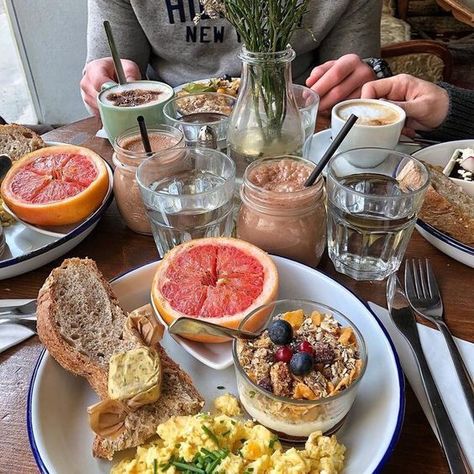 𝘭𝘦𝘹𝘪 (@margielamilk) / Twitter Brunch Pictures, Aesthetic Brunch, Brunch Aesthetic, Brunch Spots, Food Is Fuel, Pretty Food, Food Cravings, Cute Food, Food Truck