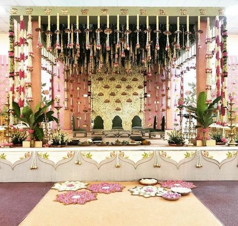 South Indian Engagement Decor, Wedding Mandapam Decoration, South Indian Wedding Stage, Stage For Wedding, Wedding Mandapam, Mandapam Decoration, Indian Wedding Stage, Reception Stage Decor, Wedding Hall Decorations