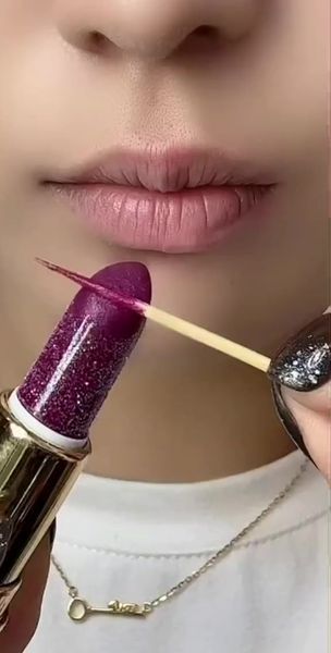 Lipstick Tutorial 😍 #viral #reelsfbシ #lipstick #viralvideo | Lush Glow | CKay · love nwantiti (feat. Dj Yo! & AX'EL) [Remix] Fur Nails, Love Nwantiti, Asian Makeup Tutorials, Kylie Makeup, Lipstick Tutorial, Makeup Tutorial Step By Step, Simple Makeup Tips, Lipstick Designs, Good Skin Tips