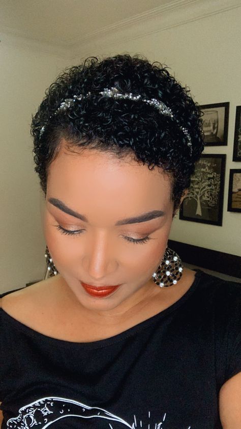 Twa Headband Hairstyles, Twa Styling, Twa Hairstyles 4c Hair, Cute Short Natural Hairstyles, Hairstyles 4c, Afro Hair Girl, Short Natural Hairstyles, Natural Hair Woman, Short Natural Curly Hair