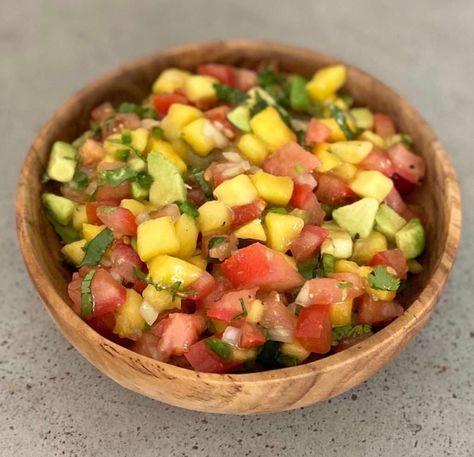 Baja Fresh Mango Salsa - Raw, Healthy, Baja Fresh Baja Fresh Salsa Recipe, Mango Salsa For Fish, Fresh Mango Salsa Recipe, Mango Salsa Recipe, Fresh Mango Salsa, Fresh Salsa Recipe, Mango Salsa Recipes, Mango Chunks, Mango Salad