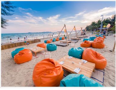 7 Imaginative Seating Ideas - JDC Events Urban Spaces Design, Food For Special Event, Marriott Resorts, Indoor Swing, Beach Events, Event Props, Beach Lounge, Beach Cafe, Pool Bar