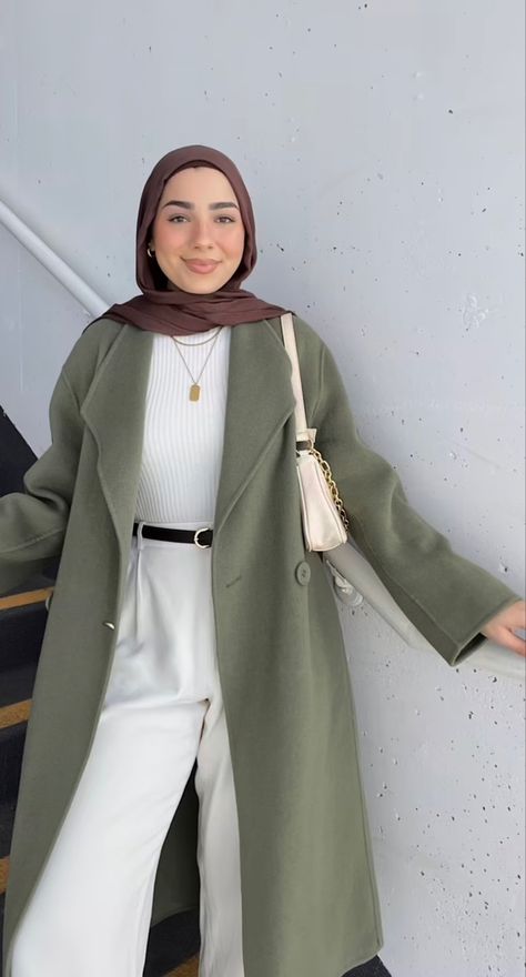 Hijab Style Winter Outfit Ideas, Winter Hijab Outfits Casual, Hijabi Outfits Casual Winter, Classy Hijab Outfits, Modest Winter Outfits, Winter Hijab, Simple Winter Outfits, Estilo Hijab, Stylish Outfits Casual