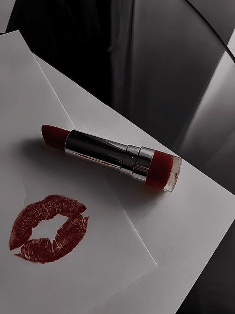 Maroon Aesthetic, Lipstick Mark, Zestaw Ikon, Dark Red Wallpaper, Lipstick Kiss, I See Red, Dark Feminine Aesthetic, Feminine Aesthetic, Red Wallpaper