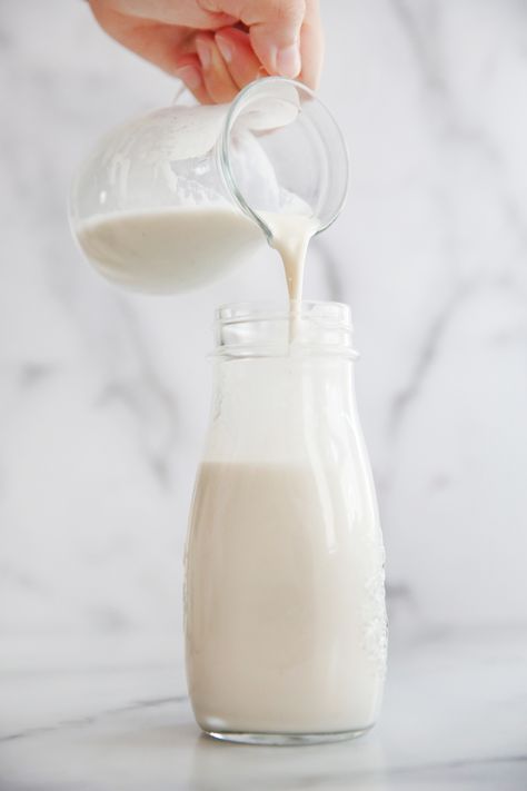 homemade coconut milk being poured into a jar for storage Liquid Cheese, Homemade Coconut Milk, Egg Free Cookies, Make Coconut Milk, Lexi's Clean Kitchen, Delicious Paleo Recipes, Nut Milk Bag, Egg Free Recipes, Clean Eating Breakfast