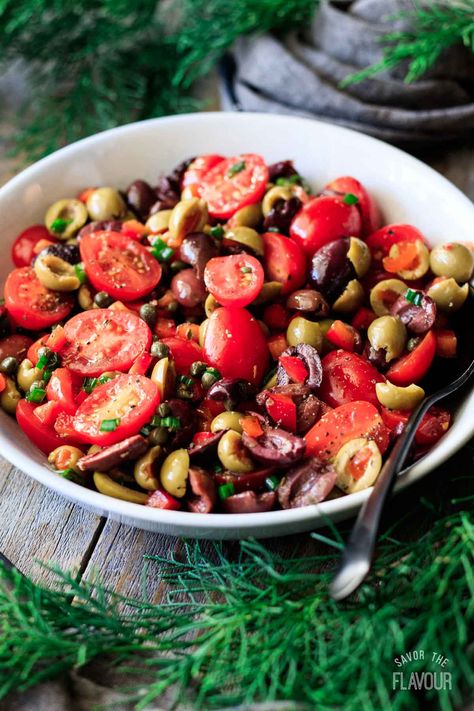 Olive Salad Recipe, Mediterranean Salad Recipe, Marinated Tomatoes, Simple Dressing, Tomato Salad Recipes, Marinated Olives, Olive Salad, Olive Recipes, Mediterranean Salad