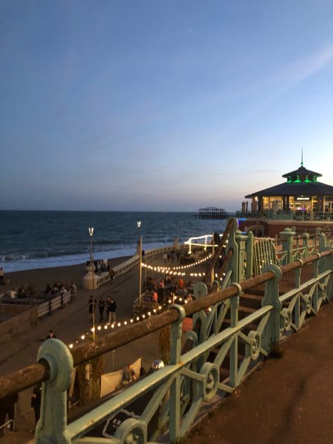 Light up cocktail shops , ocean waves and evening sky The Lanes Brighton, Brighton England Aesthetic, Brighton University, Brighton Aesthetic, Jo Aesthetic, Brighton Apartment, Brighton City, Nostalgic Summer, Usa Life