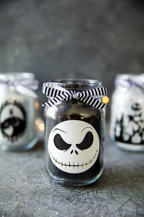 DIY Jack Skellington Mason Jar Luminaries Nightmare Before Christmas Centerpieces Diy, Mason Jar Luminaries Diy, Jar Luminaries Diy, Nails Christmas Designs, Luminaries Diy, Nightmare Before Christmas Babyshower, Nightmare Before Christmas Theme, Nightmare Before Christmas Wedding, Mason Jar Luminaries