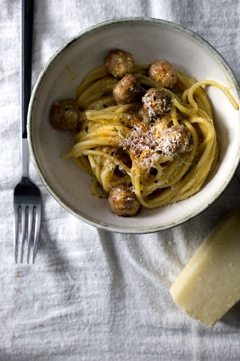 MISO carbonara with tiny sausage meatballs Sausage Meatballs, Mini Meatballs, Chicken Rolls, Meatball Ingredients, Sausage Pasta, Beautiful Food, Meatballs, Pasta Recipes, Good Eats