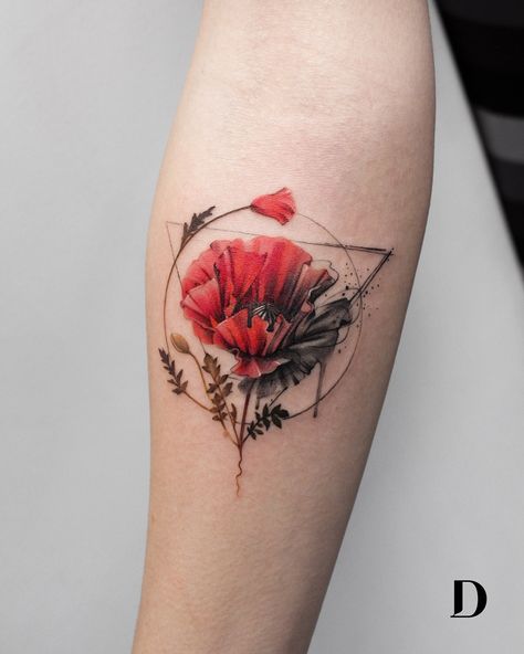 Deborah Genchi on Instagram: “Time changes things but you hold both parts as well and they create what you are. Thanks to the sweet customer for the trust ♥️ Done at…” Red Flower Tattoos, Poppy Flower Tattoo, Meaningful Tattoo Ideas, Watercolor Tattoo Flower, Kunst Tattoos, Snakebites, Poppies Tattoo, Meaningful Tattoo, Inspiration Tattoos