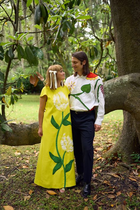 Ellen Van Dusen, founder of homewares line Dusen Dusen, designed her own tablecloths for her truly original low-country nuptials. Tap to see more. Untraditional Wedding, Bright Yellow Dress, Dusen Dusen, Birkenstock Outfit, Yellow Costume, White Wedding Gowns, Maid Of Honour Dresses, Wedding Plates, Savannah Wedding