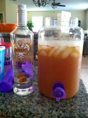 Apple Cider Caramel Vodka, Spiked Cider Recipes, Spiked Apple Cider Recipe, Cider Drink Recipes, Spiced Apple Cider Recipe, Cider Caramel, Green Apple Vodka, Apple Cider Caramel, Apple Cider Sangria Recipe