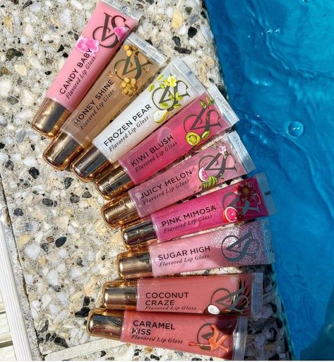 Glossy Lip Balm, Victoria's Secret Perfume, Lips Essentials, Lip Gloss Homemade, Skin Care Business, Lip Gloss Cosmetics, Makeup Bag Essentials, Lipgloss Lips, Brown Skin Makeup