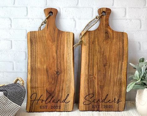 KandJKeepsakes - Etsy Rustic Charcuterie Board, Board Sayings, Airbnb Ideas, Kitchen Wrap, Wood Cheese Board, Board Charcuterie, Wood Serving Board, Board Cheese, Pearl Jewelry Wedding