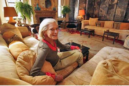 A day in the life of ... Nan Kempner / She'll take Manhattan -- but she misses San Francisco Nan Kempner, Park Avenue Apartment, Chinoiserie Room, New York Socialites, Famous Lifestyle, Socialite Style, City Hospital, Opulent Interiors, Diana Vreeland