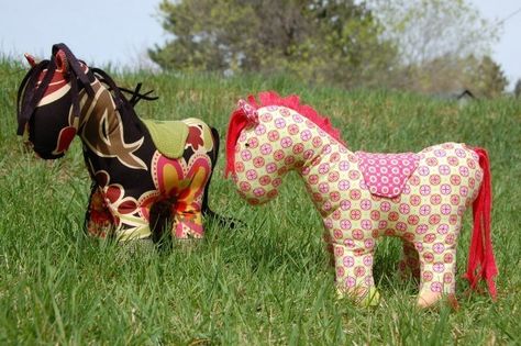 Pippi Pattern from Melly and Me – Indie Crafts Indie Craft, Toy Horses, Diy Sy, Costura Diy, Sewing Dolls, Sewing Toys, Sewing For Kids, Baby Sewing, Diy Toys