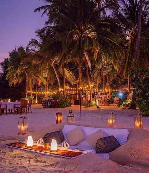 Dream Dates, Miami Vacation, Beach Dinner, Eilat, Beach Date, Romantic Picnics, Beach Cafe, Romantic Beach, Beach Birthday