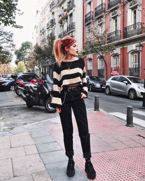 Platform Sneakers Outfit, Black Sneakers Outfit, Moda Ulzzang, Striped Sweater Outfit, Sneakers Fashion Outfits, Le Happy, Stil Inspiration, Alternative Outfits, Glam Rock