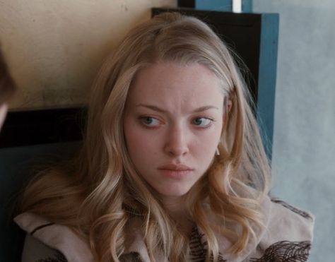 Amanda Seyfried Movies, Icon Makeup, Narcissa Black, Movie Icon, Aesthetic Blonde, Blonde Actresses, Face Icon, Jennifer's Body, Girl Movies