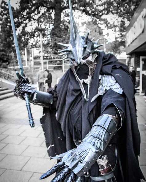 Sauron Costume, Lotr Nazgul, Witch King Helmet, Nazgul Cosplay, Witch King Of Angmar Cosplay, Lord Of The Rings Armor, Lotr Witch King, Warg Rider Lord Of The Rings, Witch King Of Angmar