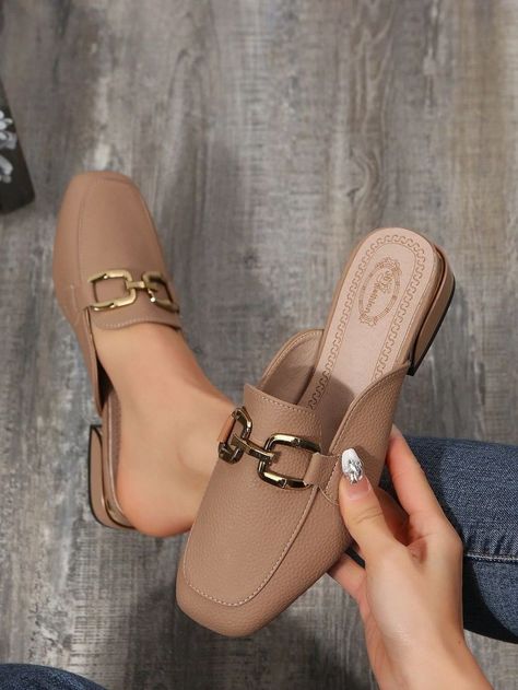 Classy Shoes Flats, Stylish Shoes Heels, Casual Shoes Women Sneakers, Pretty Sandals, Fashion Shoes Heels, Bridal Shoes Flats, Shoes Heels Classy, Classy Shoes, Patent Leather Loafers