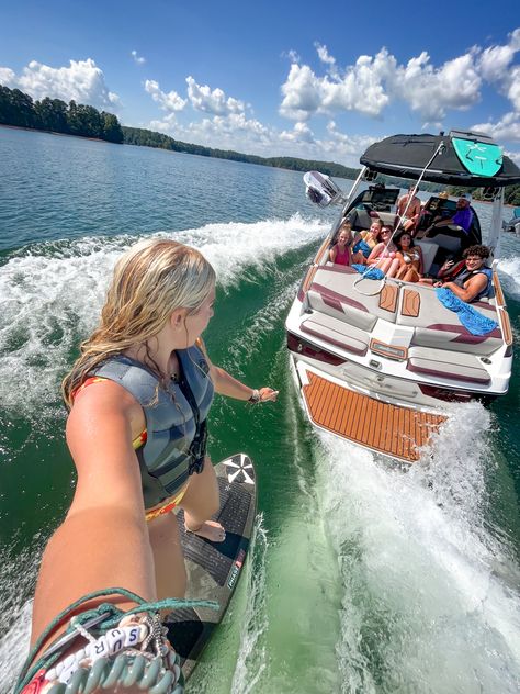 Boat Life Aesthetic, Cute Lake Pictures, Summer Aesthetic Pics, Lake Day Pictures, Boating Aesthetic, Seek Peace And Pursue It, Boating Pictures, Lake Pics, Travel Preppy