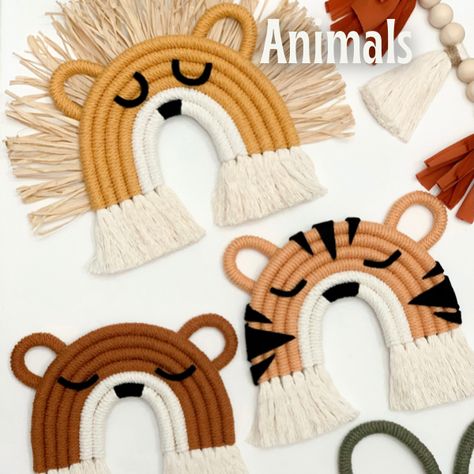 Macrame animal wall hangings Lion Macrame, Macrame Nursery, Art Macramé, Pola Macrame, Macrame Baby, Rainbow Macrame, Safari Animals Nursery, Animal Safari, Macrame Wall Hanging Diy