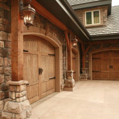 Rustic Garage, Carriage Garage Doors, Wooden Garage Doors, Modern Garage Doors, Farmhouse Garage, Garage Exterior, Wood Garage Doors, Garage Door Makeover, Diy Garage Door