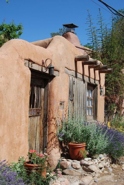 Plants Outside, New Mexico Style, Trendy House, Adobe Home, Adobe House, Mexico Style, Pintura Exterior, Santa Fe Style, Building House