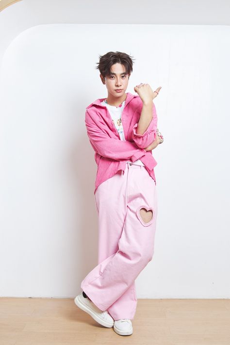 Posing For Men, Maximalism Outfit, Kawaii Boy Outfits, Outfit Inspo Pink, Men Fashion Aesthetic, Male Outfit, Kawaii Boy, Man Fashion, Maximalism