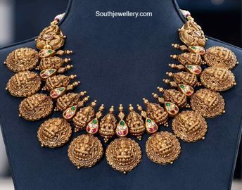 Antique gold Lakshmi nakshi bottu necklace photo Gold Nakshi Necklace, Nac Jewellers, Bottu Mala, Gold Woven Bracelet, Baby Jewelry Gold, Indian Wedding Jewelry Sets, Necklace Photo, Bridal Necklace Designs, Mala Jewelry