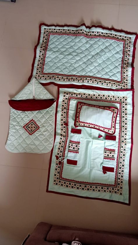 Baby Godadi Design Hand Work, Baby Rumal Hand Work, Sadu Work, Rumal Design, Handmade Bed Sheets, Indian Baby Shower Decorations, Kids Bed Design, Indian Baby Showers, Baby Crafts Diy