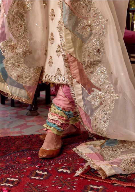 Floral Motives, Zara Shahjahan, Desi Aesthetics, Bridal Dresses Pakistan, Pakistani Wedding Outfits, Pakistani Fashion Party Wear, Embellished Neckline, Desi Clothes, Pakistani Bridal Dresses