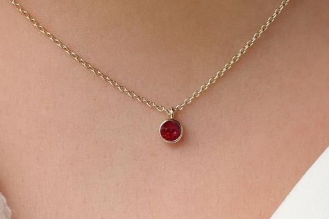 Random Jewelry, Ruby Necklace Designs, Gold Ruby Necklace, Ruby Jewelry Necklaces, Jewelry Necklace Simple, Dainty Gold Chain, Marissa Meyer, Pretty Jewelry Necklaces, Indian Jewellery Design Earrings