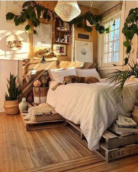 Cute Aesthetic Room Ideas Vintage, Aesthetic Bedroom Inspo Vintage, Aesthetic Vintage Room Decor, Korean Boho Bedroom, Urban Jungle Room Aesthetic, Vintage Room Inspo Retro, Cottagecore Loft Bedroom, Minimalistic Cottagecore Bedroom, Bed Ideas Aesthetic Vintage