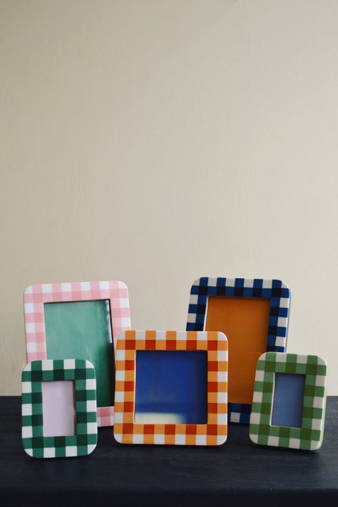 Art With Different Mediums, Mdf Frames Ideas, Checkered Picture Frame, Colourful Picture Frames, Colourful Frames, Square Photo Frames, Cool Picture Frames, Picture Frame Diy, Small Photo Frame