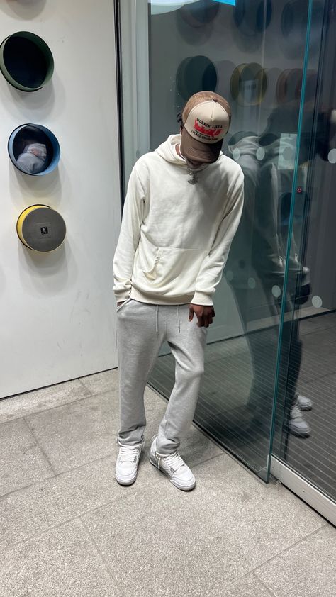 Outfit details: Brown sicko hat, cream hoodie, grey bape sweatpants, jordan 4 oreos. Cream Hoodie Outfit, Bape Sweatpants, Hat Cream, Cream Hoodie, Cool Outfits For Men, Hoodie Outfit, Outfit Details, Oreo, Cool Outfits