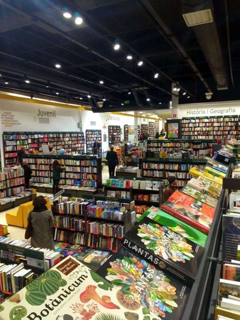 15 Best Bookstores in Barcelona Barcelona Bookstore, Barcelona Trip, Barcelona Aesthetic, Shopping In Barcelona, Cute Store, Other Languages, Barcelona Travel, Costa Brava, English Book