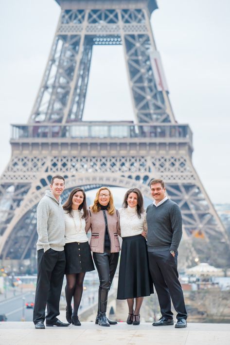 Paris Family Photo Shoot, Family Photos In Paris, Family Photo Eiffel Tower, Eiffel Tower Friends Pictures, Picture In Front Of Eiffel Tower, Eiffel Tower Maternity Shoot, Adult Family Photos, Paris Engagement Photos, Paris Photo Ideas