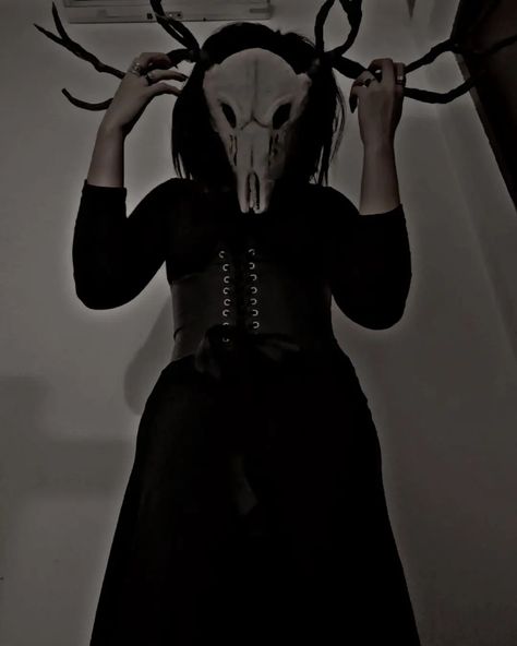 Wendigo Costume Female, Wendigo Outfit, Wendigo Drawing Easy, Female Wendigo, Wendigo Costume, Creepy Costumes, Halloween 2024, Costumes For Women, Costume Ideas