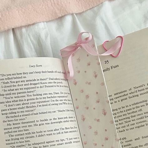 Vintage Chic Aesthetic, Romantic Book Aesthetic, Vintage Girly Aesthetic, Pink Book Aesthetic, Coquette Board, Pink Aesthetic Vintage, Coquette Girl Aesthetic, Coquette Instagram, Romantic Coquette