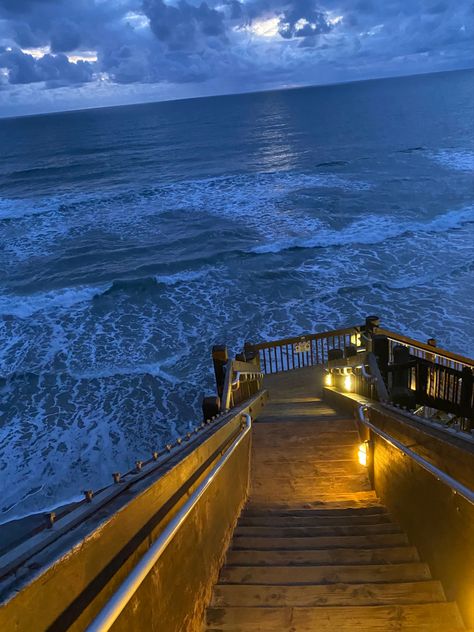 Southern California. Ocean. Stairs to the beach. California Ocean Aesthetic, Ocean Cabin, Beach Stairs, Ocean Therapy, Landscape Rock, Cool Instagram, Ocean Views, Blue Life, Sunset Pictures