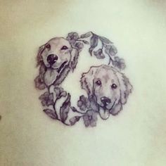 This happy golden retriever wreath. | 31 Beautiful Dog Tattoos Every Dog Lover Will Appreciate Achilles Tattoo, Golden Retriever Poodle, Golden Retriever Tattoo, Happy Golden Retriever, Tattoo Memorial, Tatoo Dog, Retriever Tattoo, Pet Memorial Tattoo, Puppy Tattoo