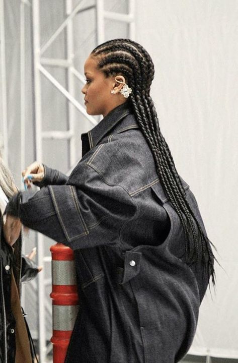 Rihanna Iconic Looks, Aesthetic Rihanna, Rihanna Aesthetic, Short Quiff, Short Haircuts For Ladies, Haircuts For Ladies, Looks Rihanna, Rihanna Hairstyles, Afro Braids