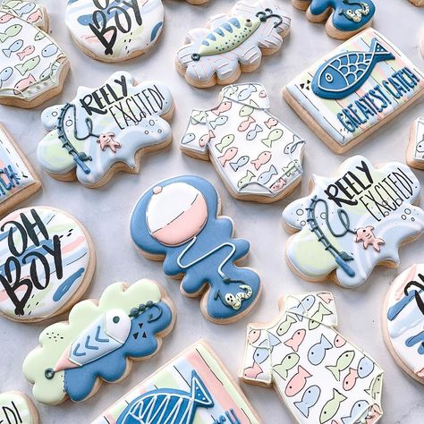 Fishing themed baby shower cookies Baby Shower Fishing Theme, Fishing Theme Cake, Fishing Baby Shower Theme, Baby Shower Fishing, Fishing Baby, Gender Reveal Cookies, Fish Cookies, Baby Shower Sweets, O Fish Ally